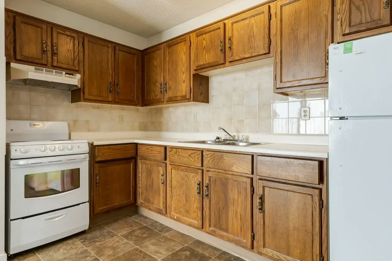 302-4814 46 Street, Camrose, AB, T4V 1G7 - 2