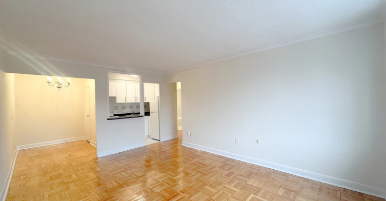 103-56 Ranleigh Avenue, Toronto, ON, M4N 1X1 - 2
