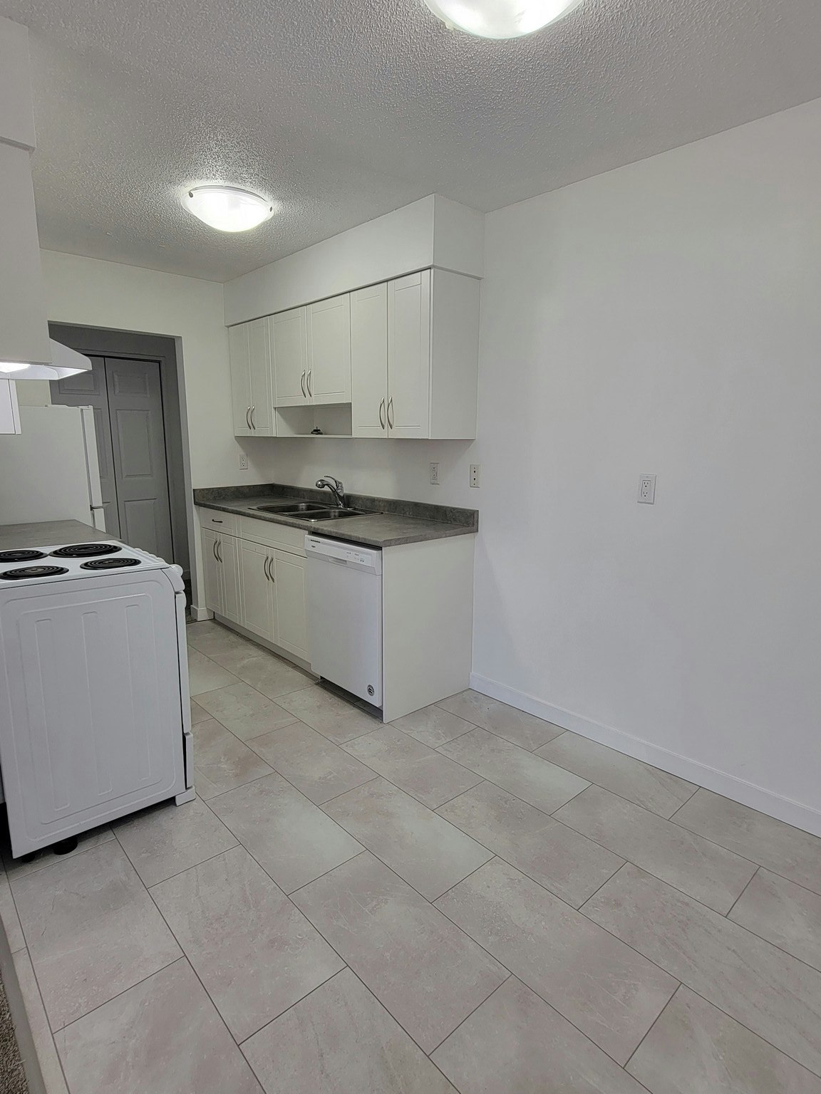 107-3055 North Road, Burnaby, BC, V3J 1R7 - 6