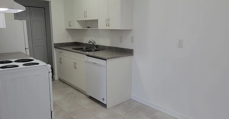 107-3055 North Road, Burnaby, BC, V3J 1R7 - 6
