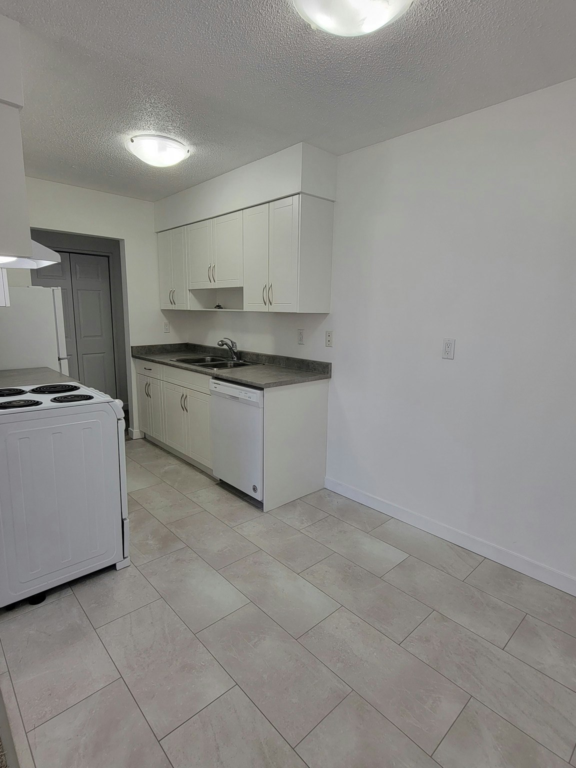 107-3055 North Road, Burnaby, BC, V3J 1R7 - 2