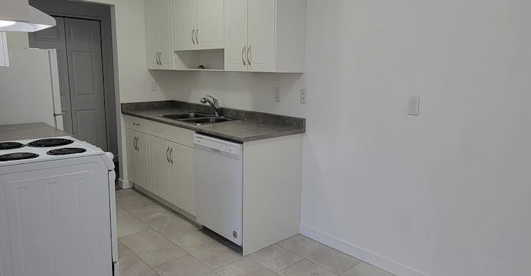 107-3055 North Road, Burnaby, BC, V3J 1R7 - 2
