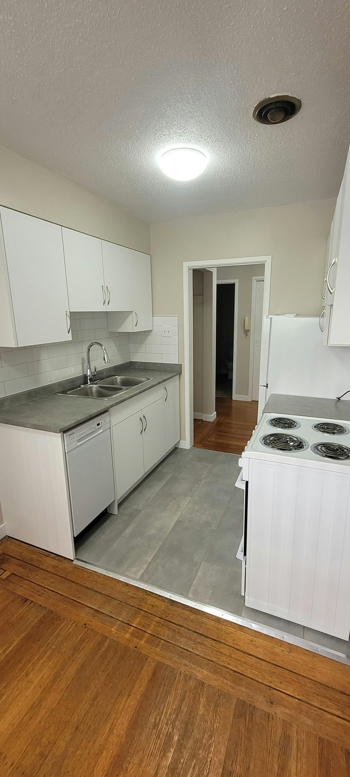 17-321 Agnes Street, New Westminster, BC, V3L 1E7