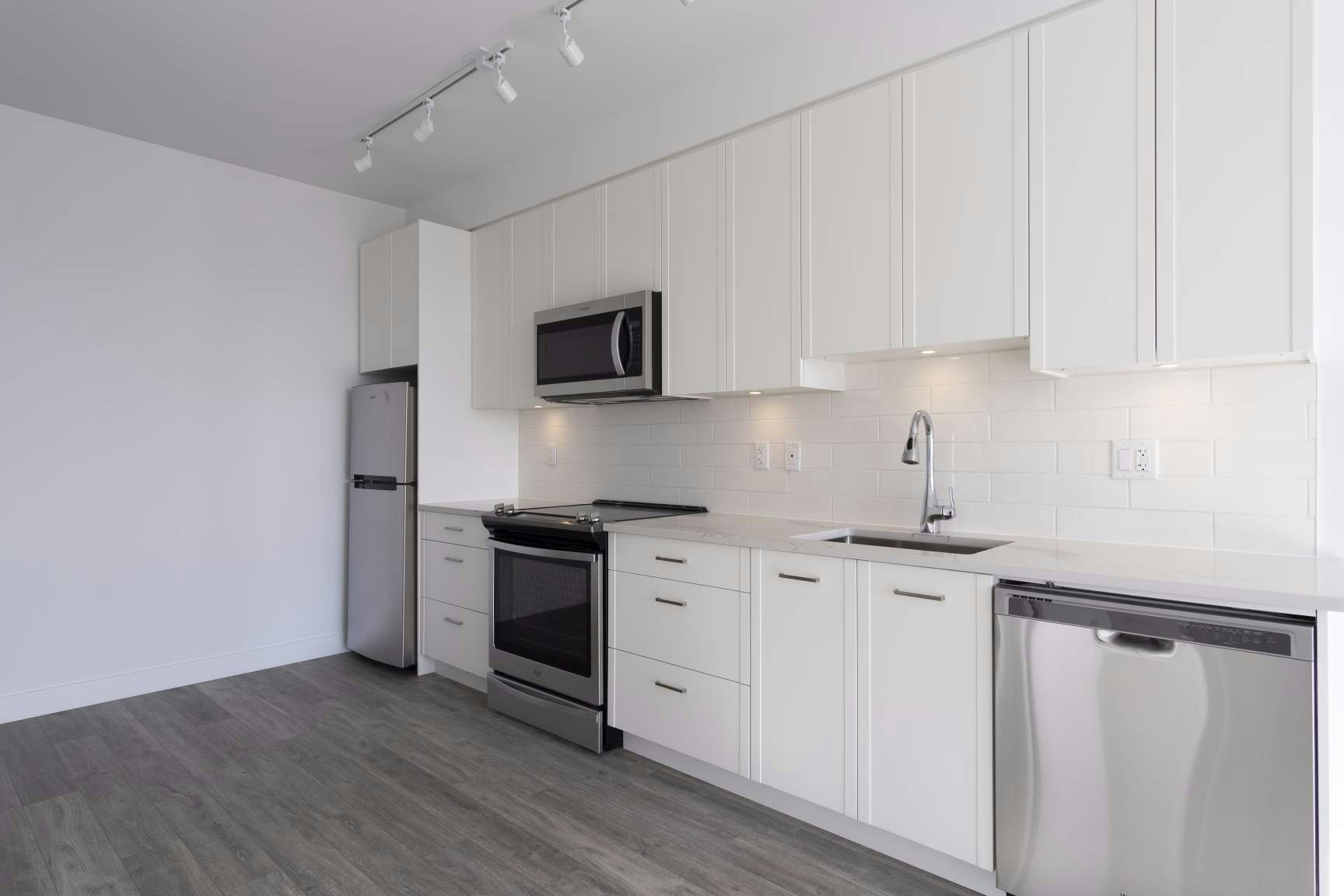 211-951 Charland Avenue, Coquitlam, BC, V3K 3K7 - 2