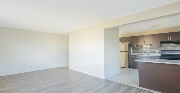 7-10940 105 Street NW, Edmonton, AB, T5H 2X4 - 2