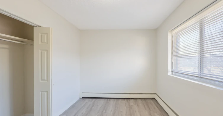 7-10940 105 Street NW, Edmonton, AB, T5H 2X4 - 16