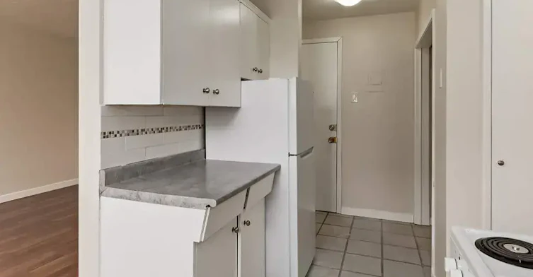 7-10940 105 Street NW, Edmonton, AB, T5H 2X4 - 29