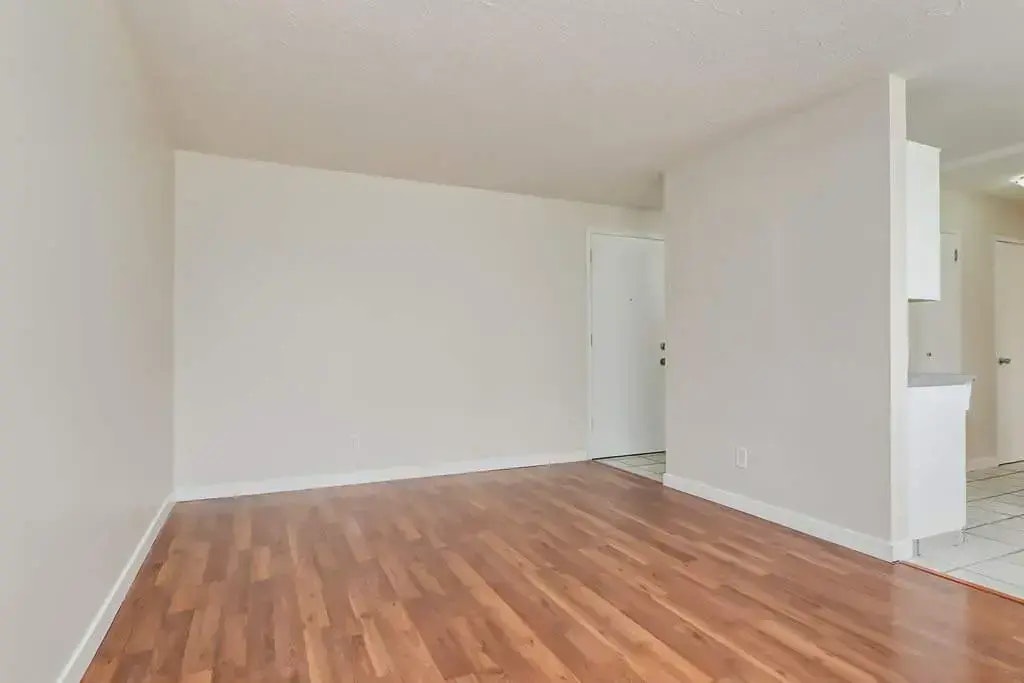 9-10940 105 Street NW, Edmonton, AB, T5H 2X4 - 26