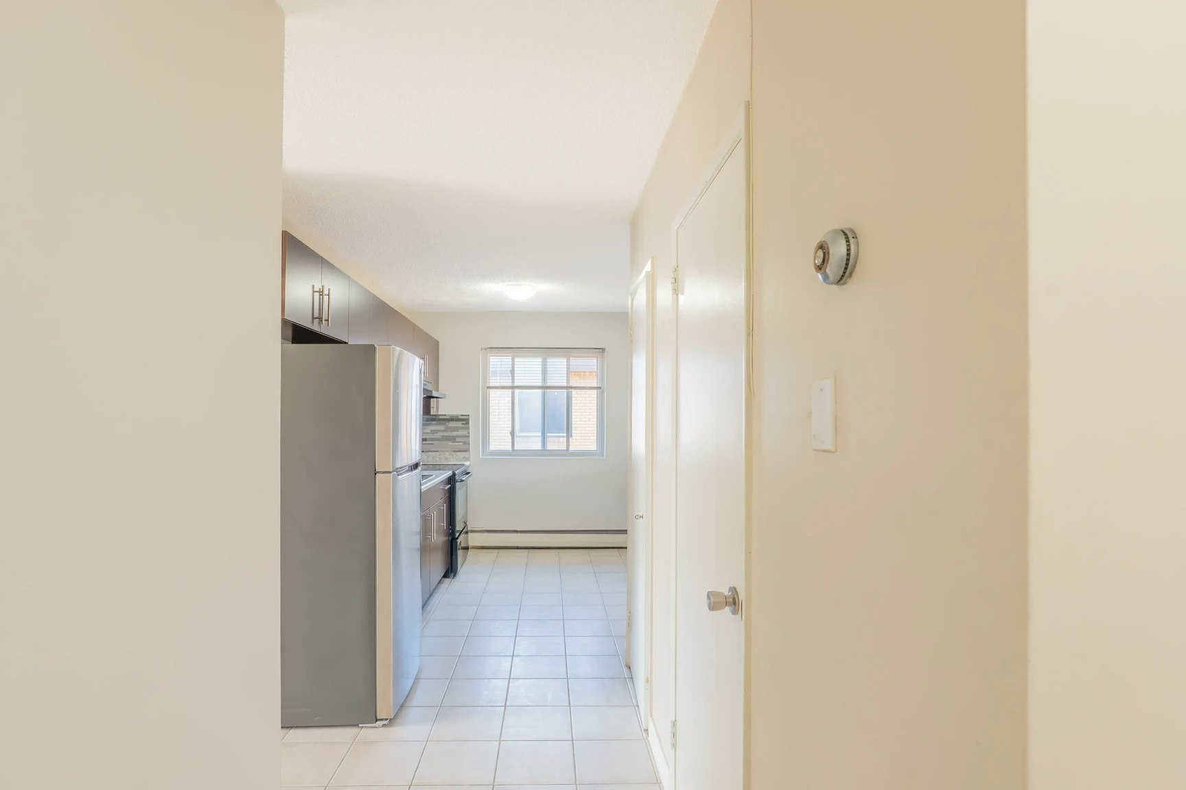 9-10940 105 Street NW, Edmonton, AB, T5H 2X4 - 8