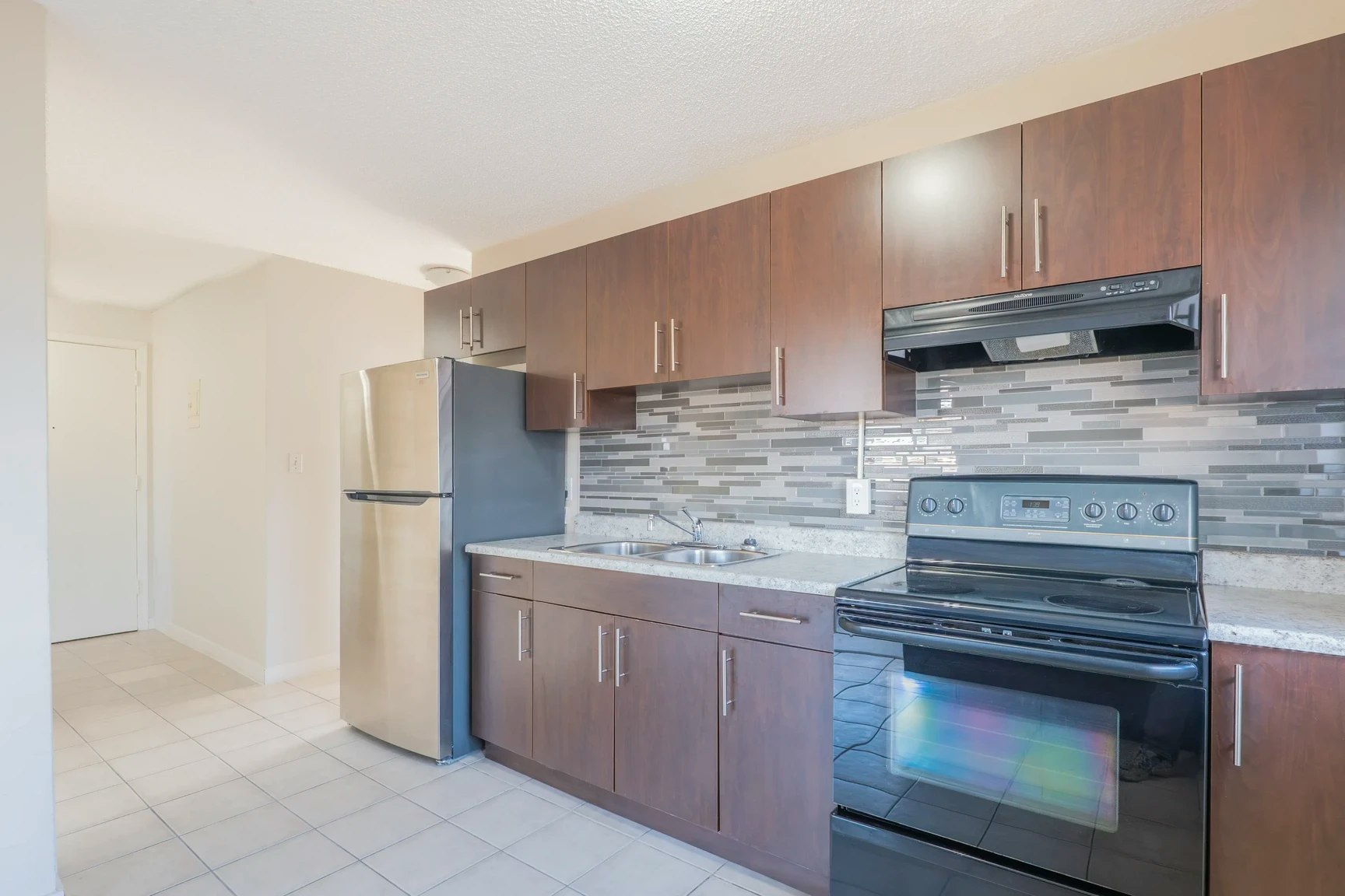 9-10940 105 Street NW, Edmonton, AB, T5H 2X4 - 7