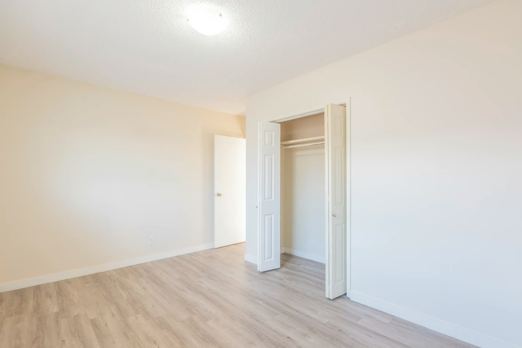 9-10940 105 Street NW, Edmonton, AB, T5H 2X4 - 14