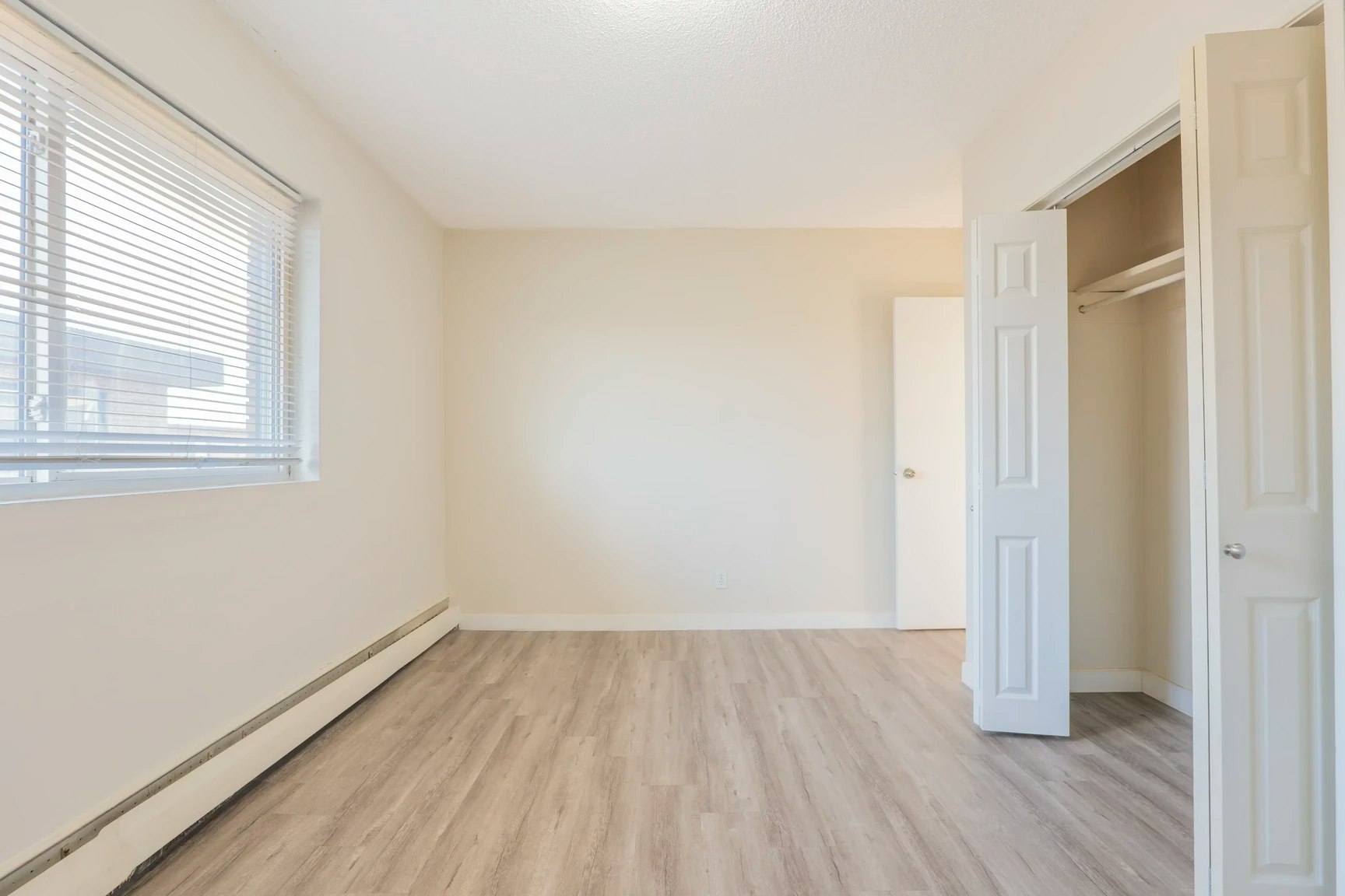 9-10940 105 Street NW, Edmonton, AB, T5H 2X4 - 13