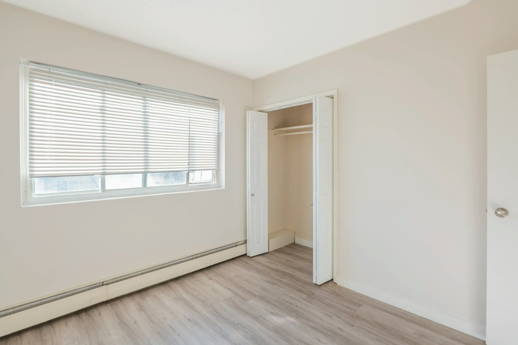 9-10940 105 Street NW, Edmonton, AB, T5H 2X4 - 17
