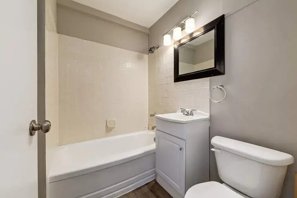 9-10940 105 Street NW, Edmonton, AB, T5H 2X4 - 23