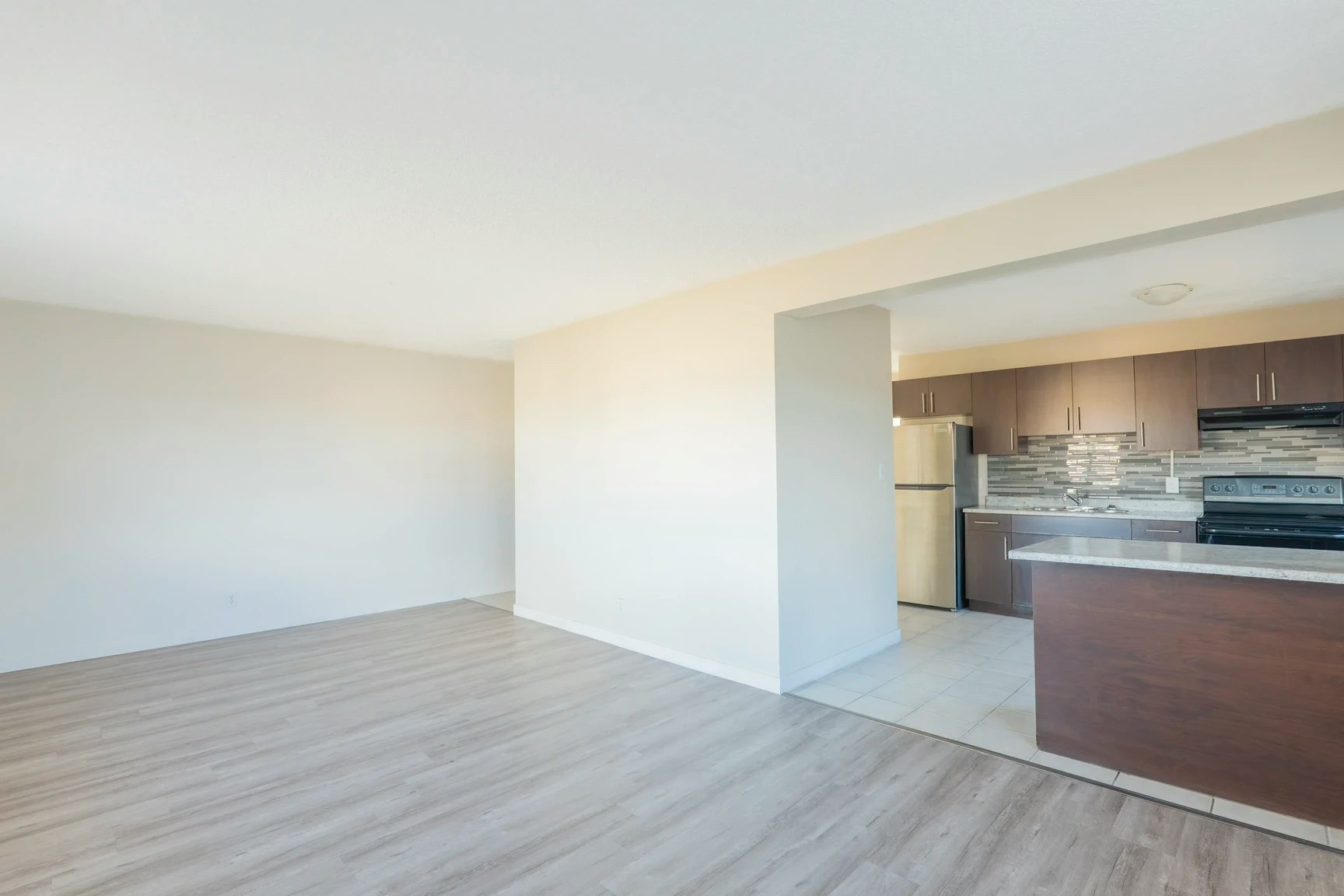 9-10940 105 Street NW, Edmonton, AB, T5H 2X4 - 2