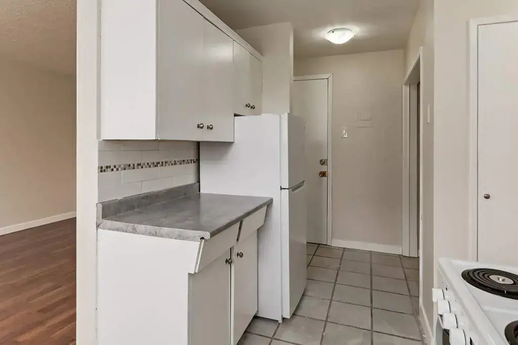 9-10940 105 Street NW, Edmonton, AB, T5H 2X4 - 29