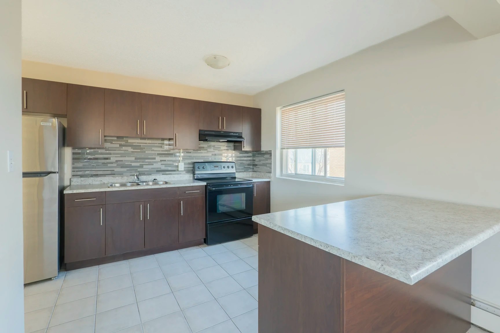 9-10940 105 Street NW, Edmonton, AB, T5H 2X4