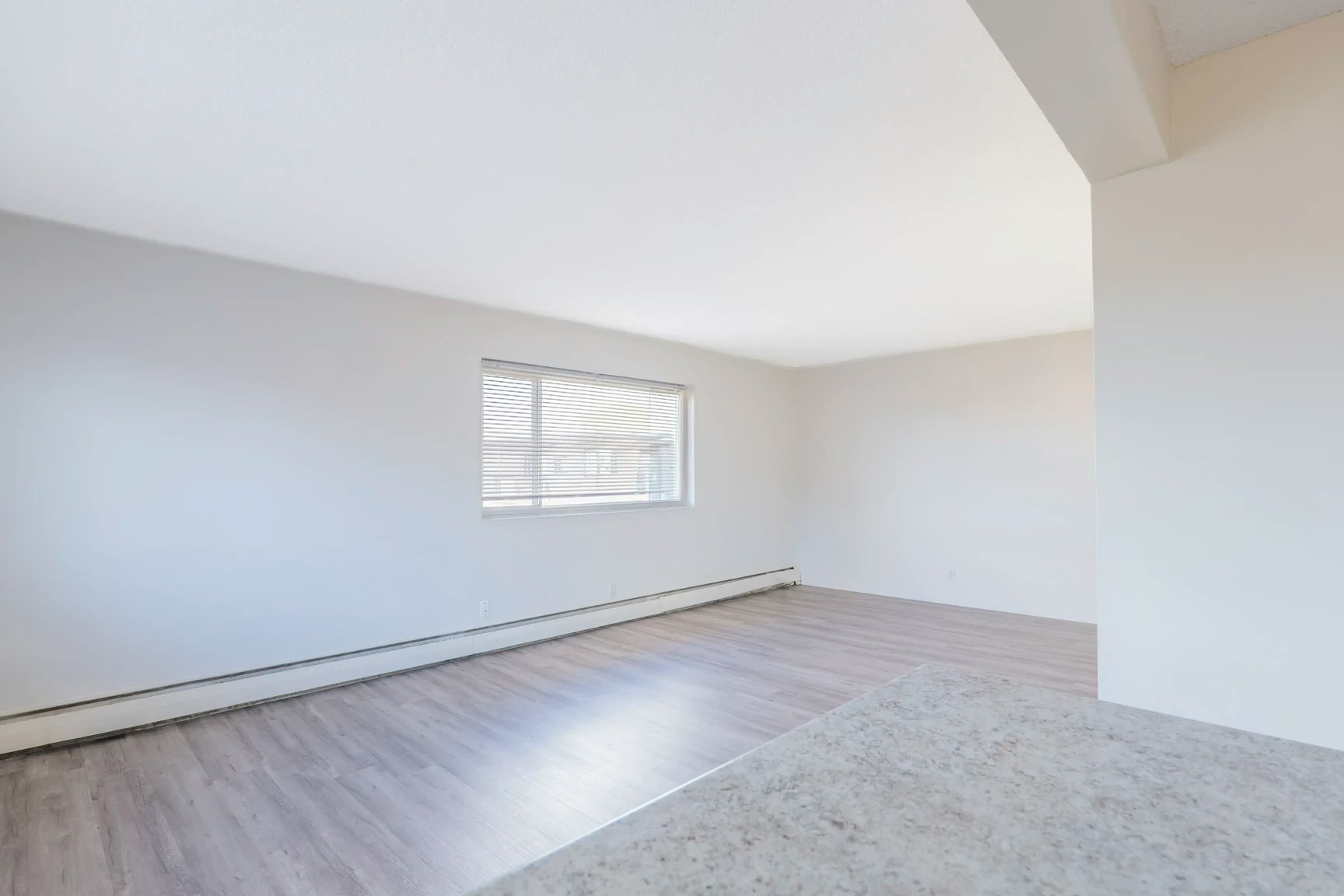 9-10940 105 Street NW, Edmonton, AB, T5H 2X4 - 3