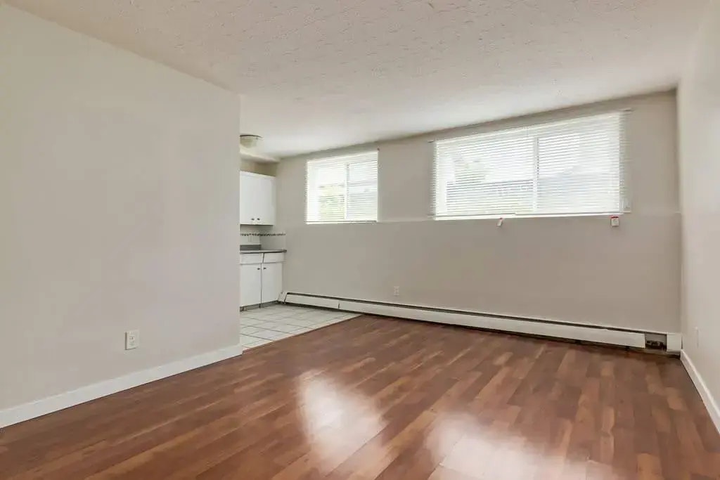 9-10940 105 Street NW, Edmonton, AB, T5H 2X4 - 24