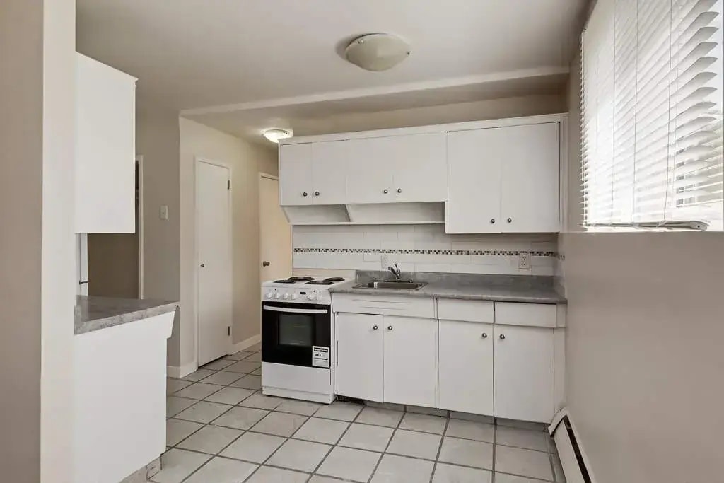 9-10940 105 Street NW, Edmonton, AB, T5H 2X4 - 27