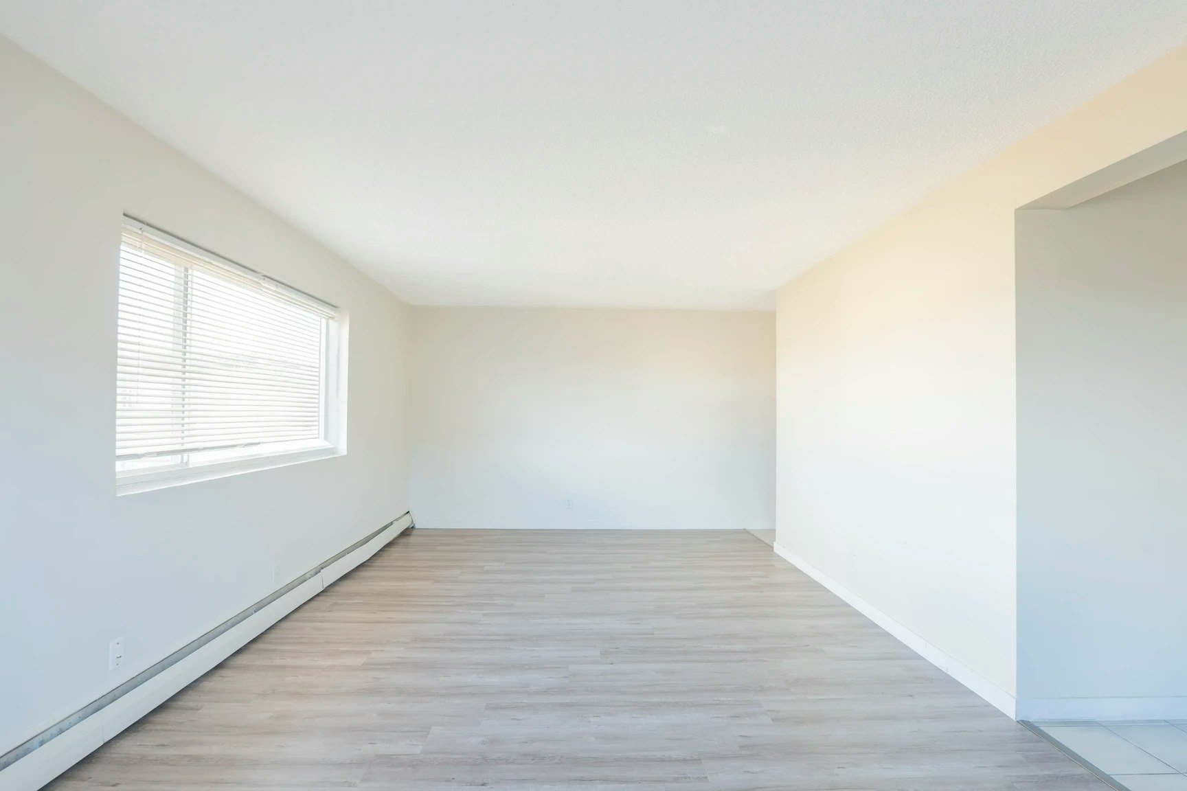 9-10940 105 Street NW, Edmonton, AB, T5H 2X4 - 12