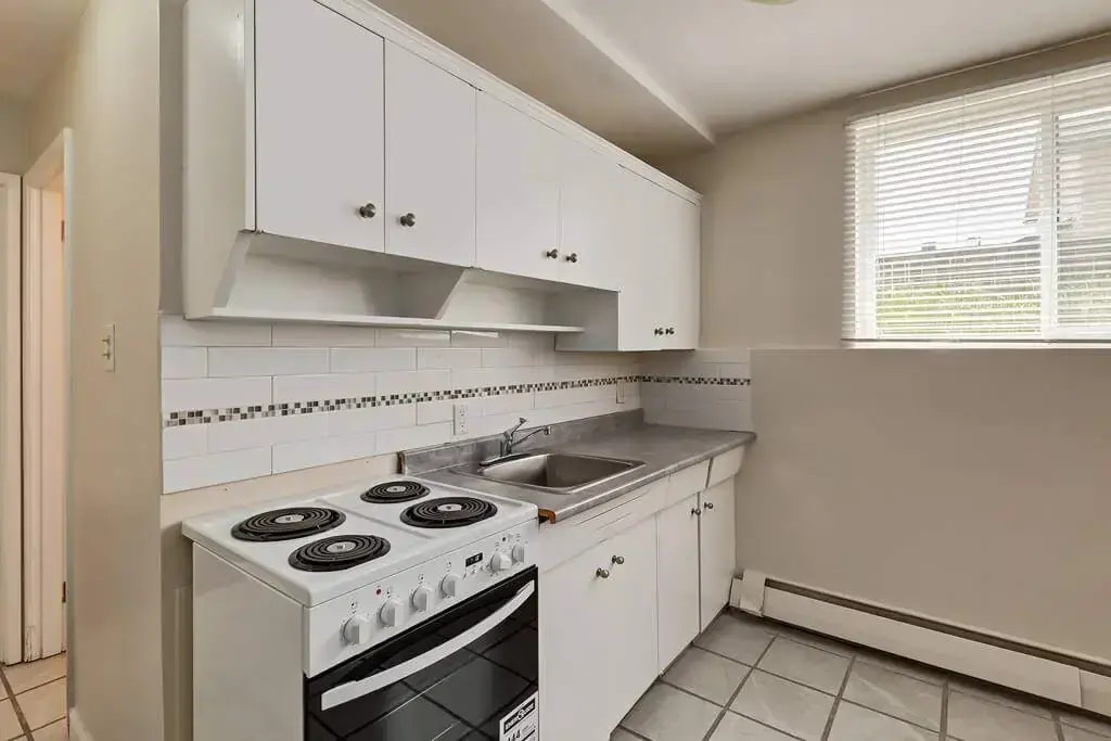 9-10940 105 Street NW, Edmonton, AB, T5H 2X4 - 28