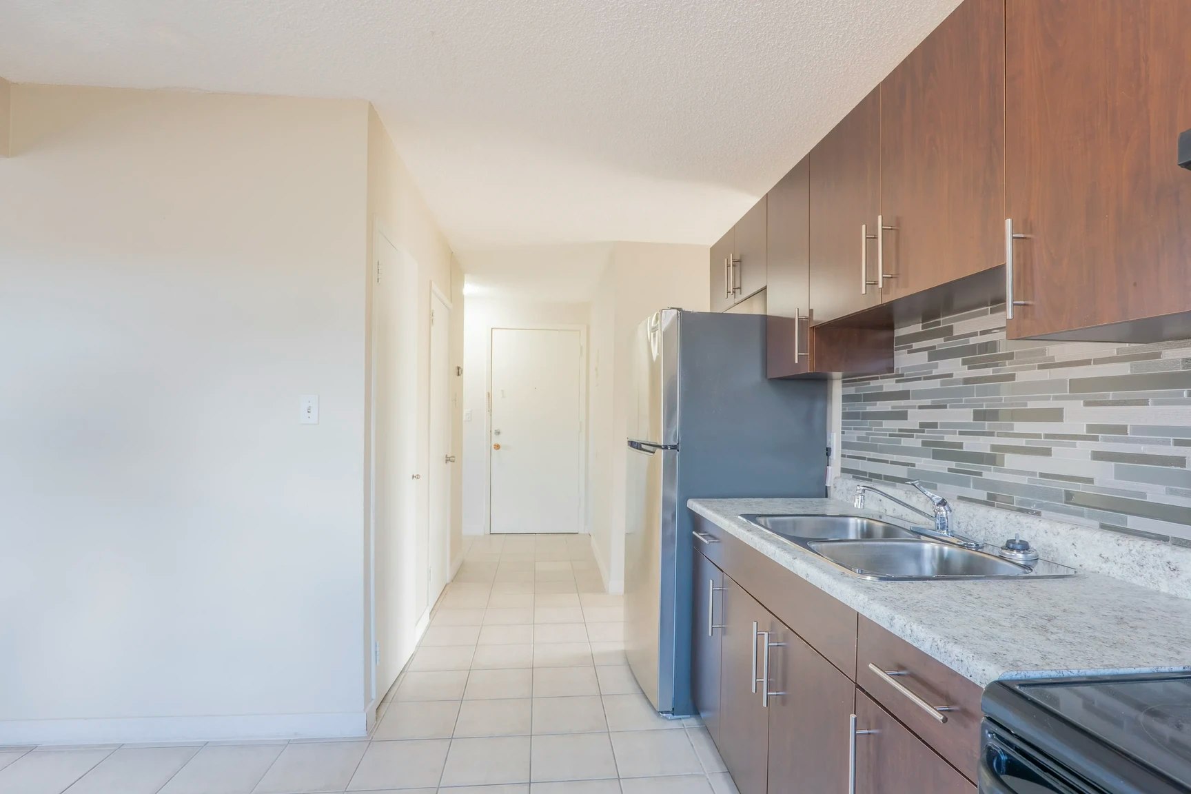 9-10940 105 Street NW, Edmonton, AB, T5H 2X4 - 6