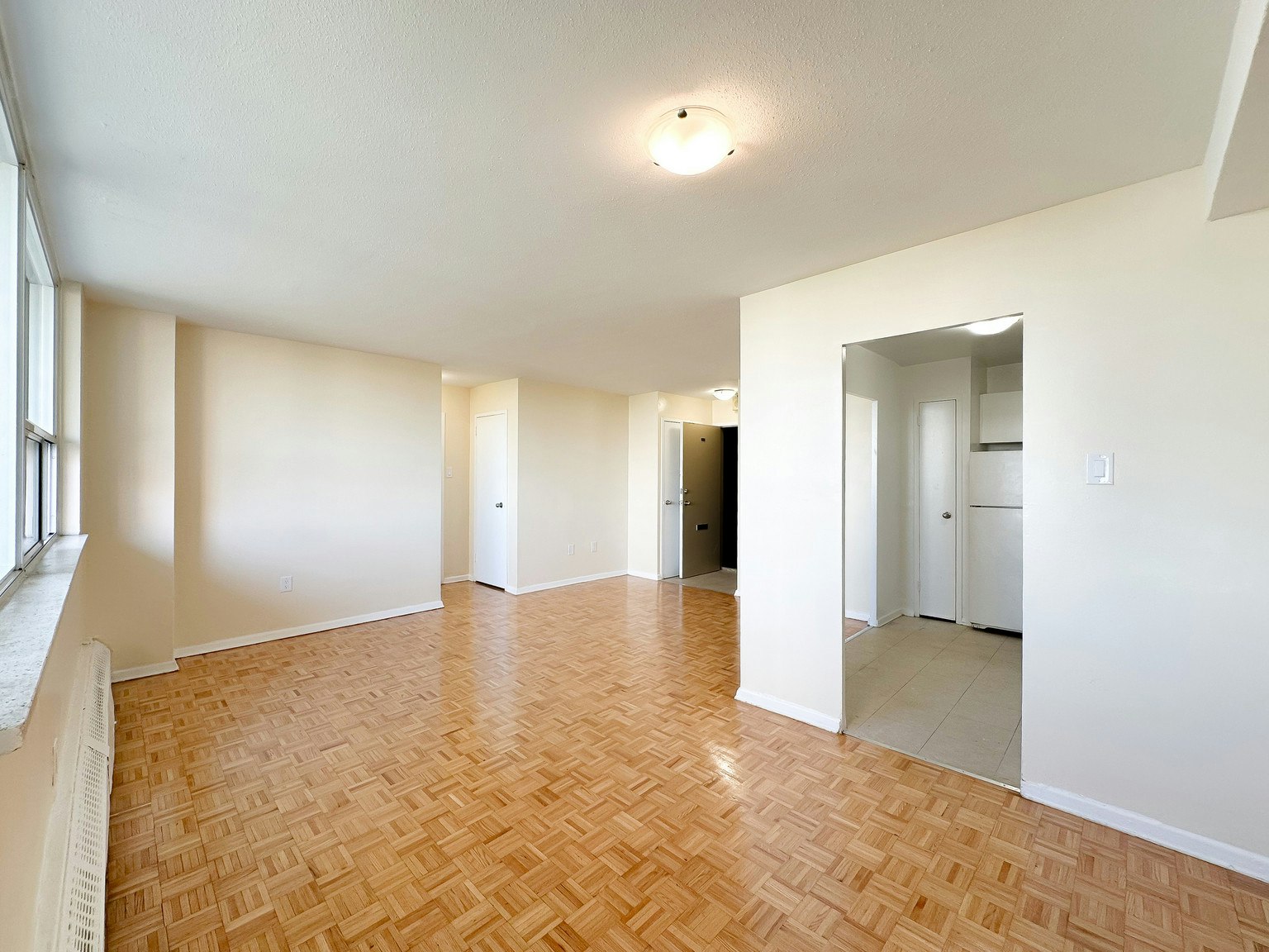 405-25 Paisley Boulevard West, Mississauga, ON, L5B 1E3 - 4