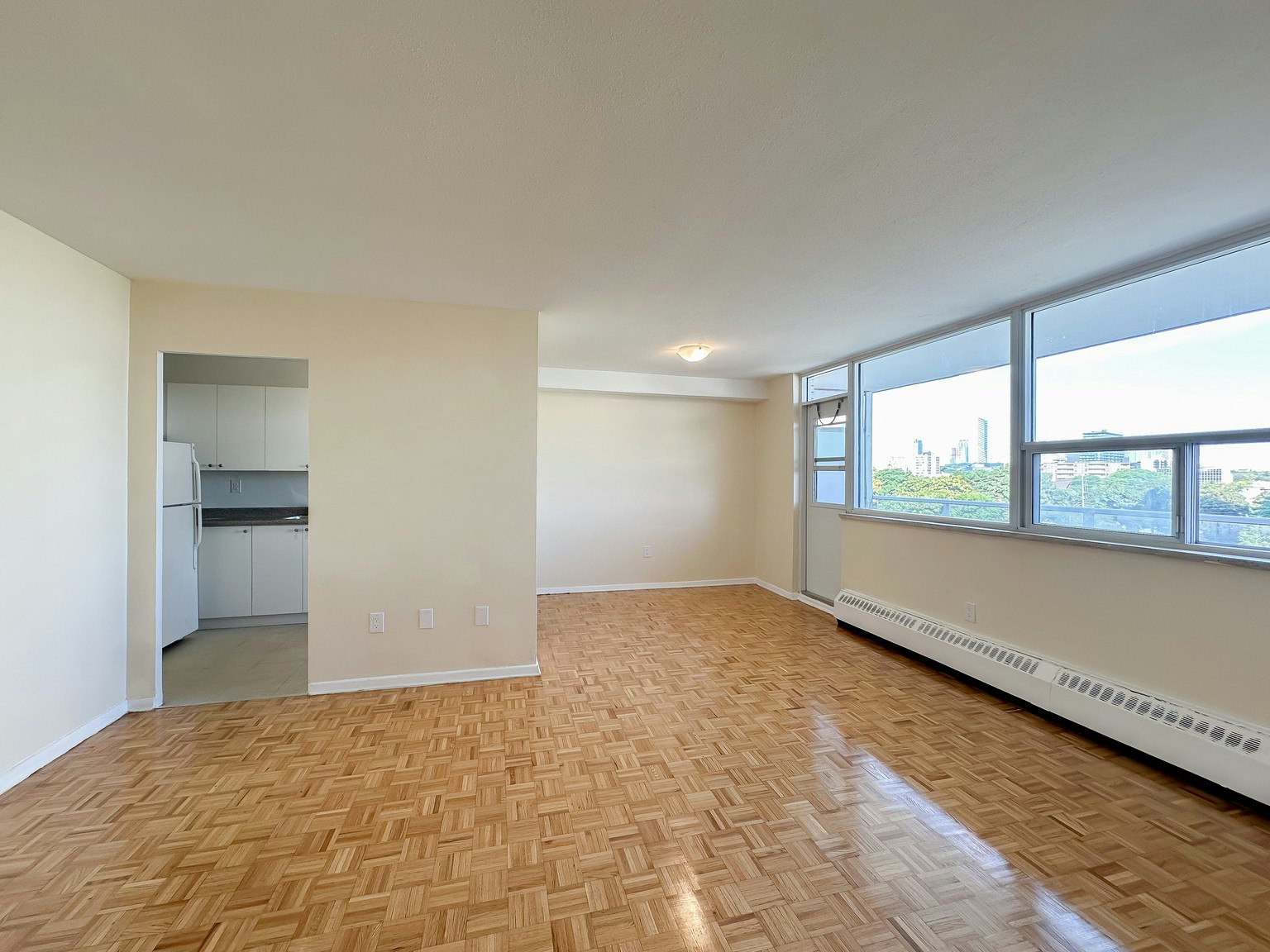405-25 Paisley Boulevard West, Mississauga, ON, L5B 1E3 - 2