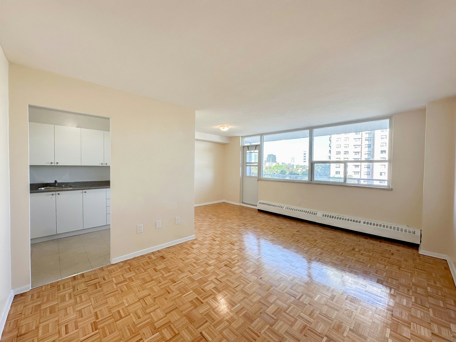 405-25 Paisley Boulevard West, Mississauga, ON, L5B 1E3