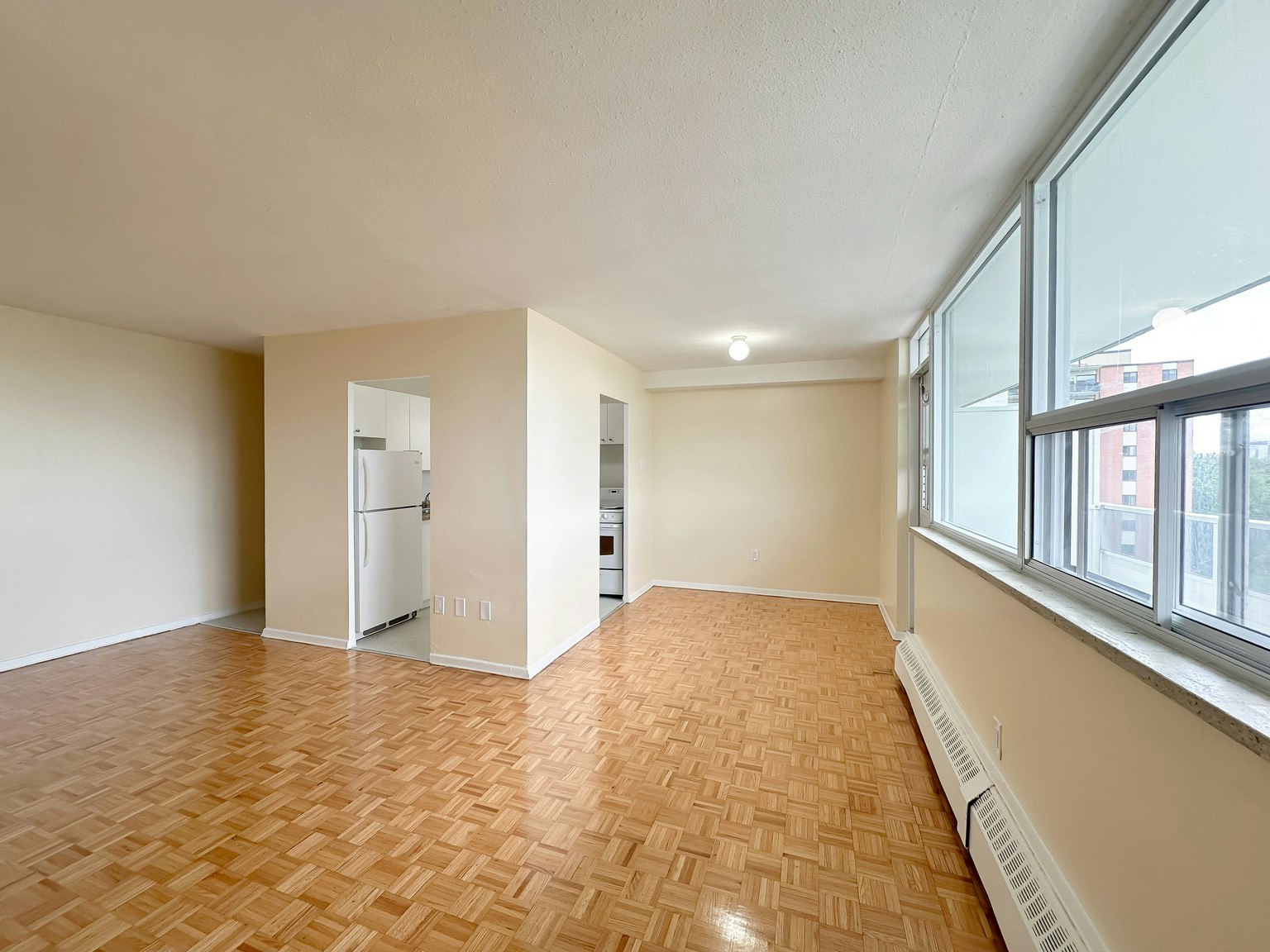 103-25 Paisley Boulevard West, Mississauga, ON, L5B 1E3 - 5