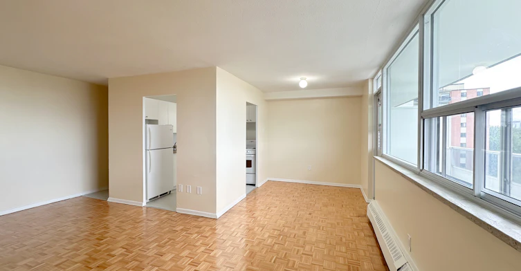 103-25 Paisley Boulevard West, Mississauga, ON, L5B 1E3 - 5