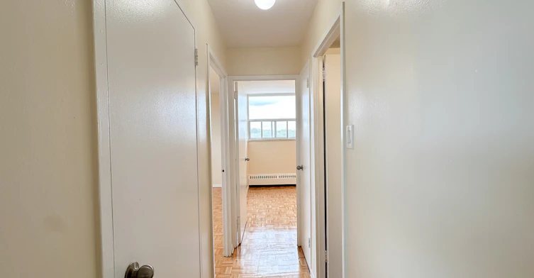 103-25 Paisley Boulevard West, Mississauga, ON, L5B 1E3 - 6