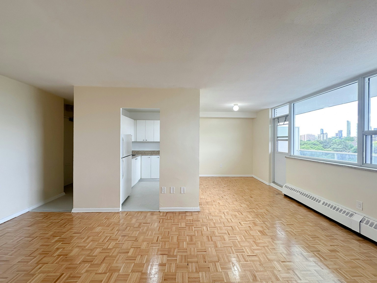103-25 Paisley Boulevard West, Mississauga, ON, L5B 1E3 - 4