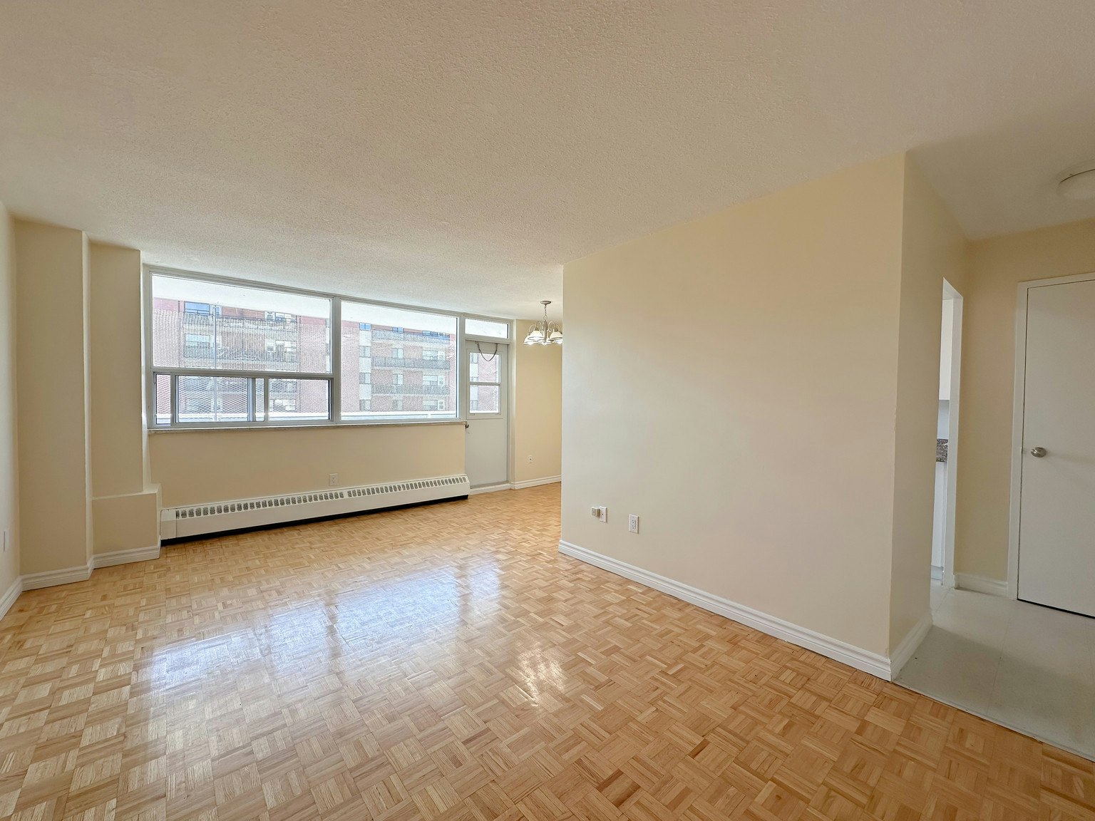 103-25 Paisley Boulevard West, Mississauga, ON, L5B 1E3 - 3