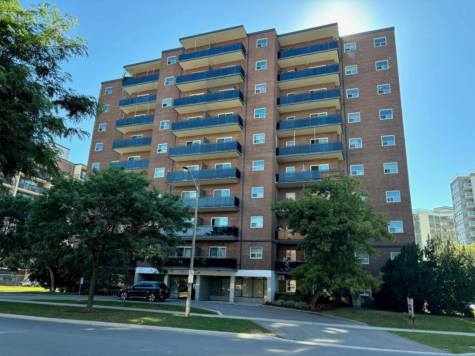 702-90 Paisley Boulevard West, Mississauga, ON, L5B 1E2