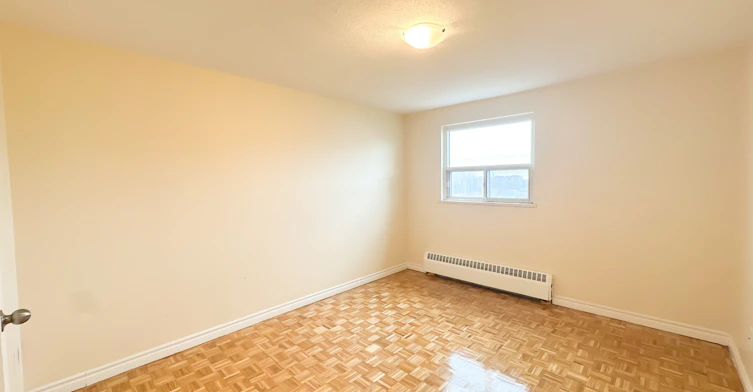 702-90 Paisley Boulevard West, Mississauga, ON, L5B 1E2 - 4