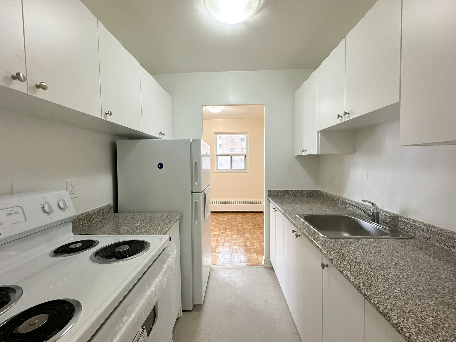 702-90 Paisley Boulevard West, Mississauga, ON, L5B 1E2 - 21