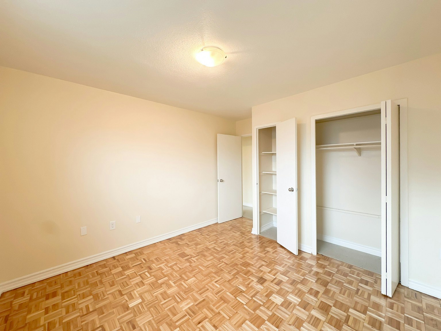 702-90 Paisley Boulevard West, Mississauga, ON, L5B 1E2 - 16