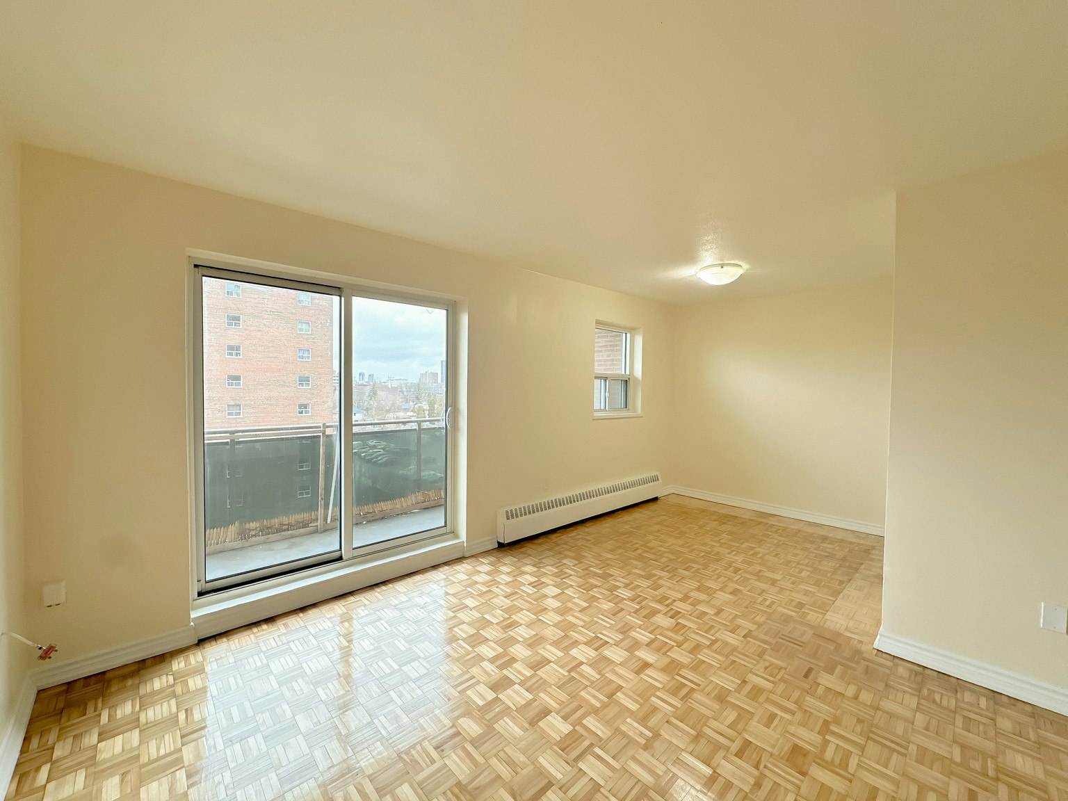 702-90 Paisley Boulevard West, Mississauga, ON, L5B 1E2 - 11