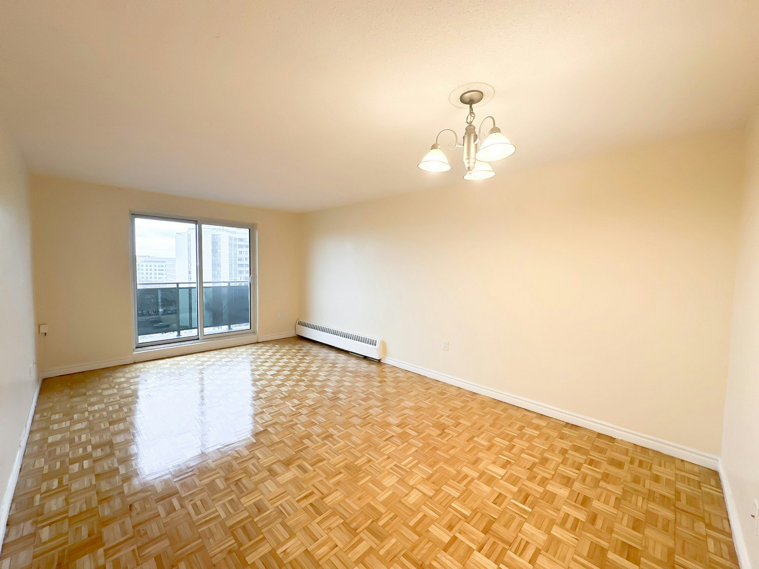 603-90 Paisley Boulevard West, Mississauga, ON, L5B 1E2 - 4