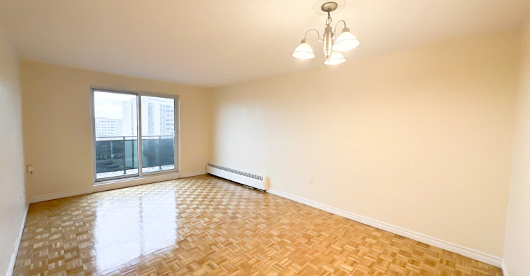 603-90 Paisley Boulevard West, Mississauga, ON, L5B 1E2 - 4