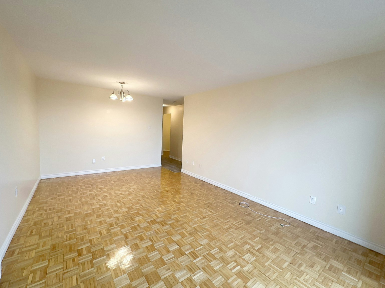 603-90 Paisley Boulevard West, Mississauga, ON, L5B 1E2 - 3