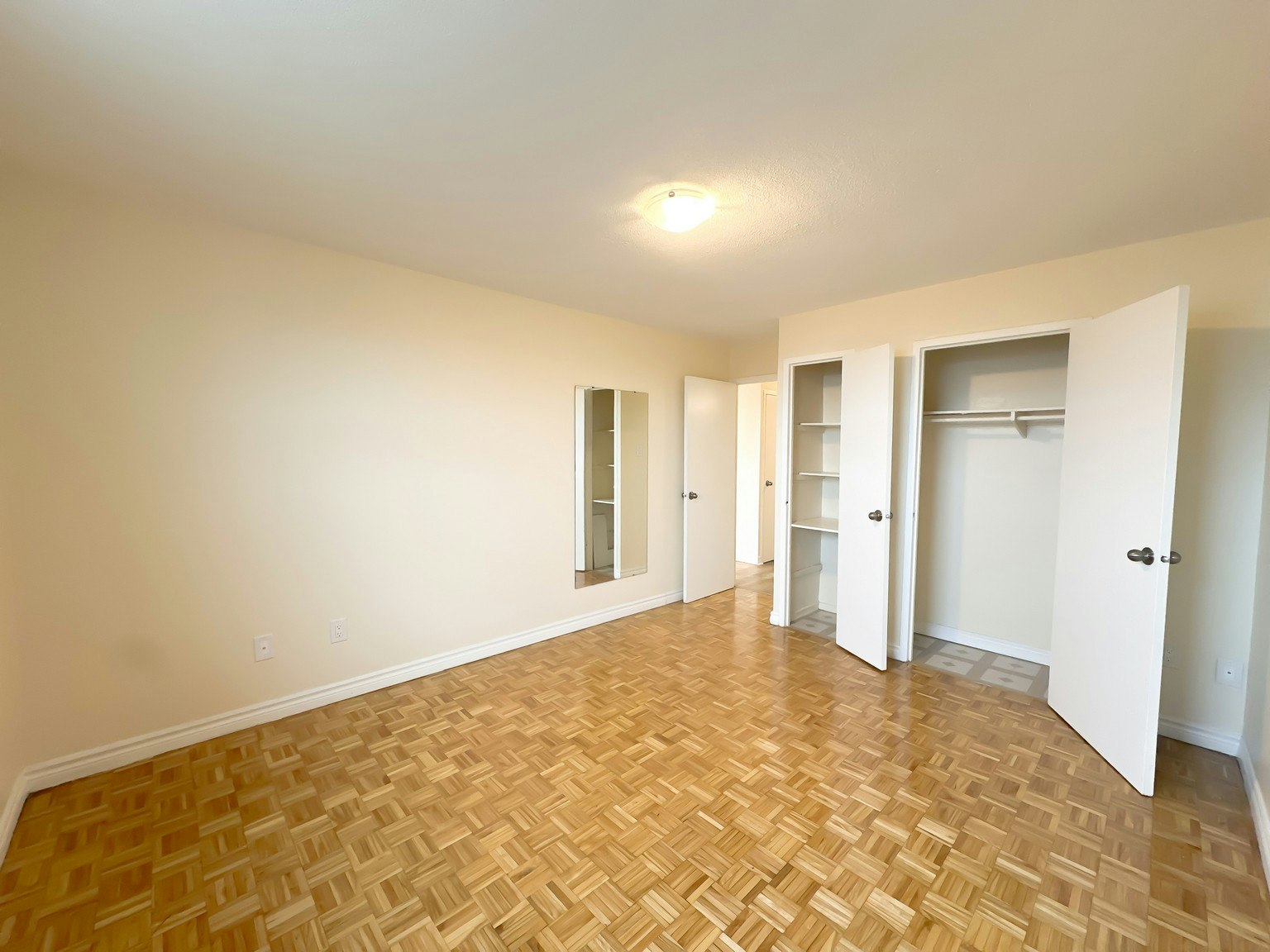 603-90 Paisley Boulevard West, Mississauga, ON, L5B 1E2 - 6