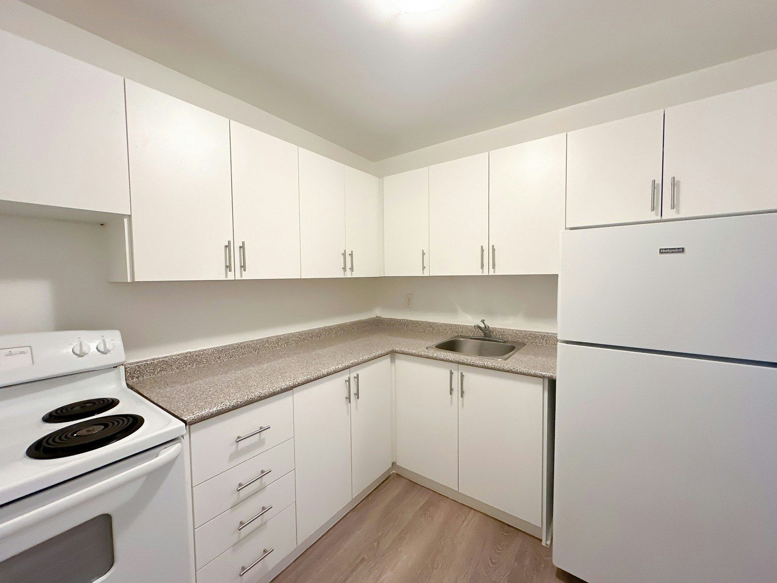 603-90 Paisley Boulevard West, Mississauga, ON, L5B 1E2 - 8