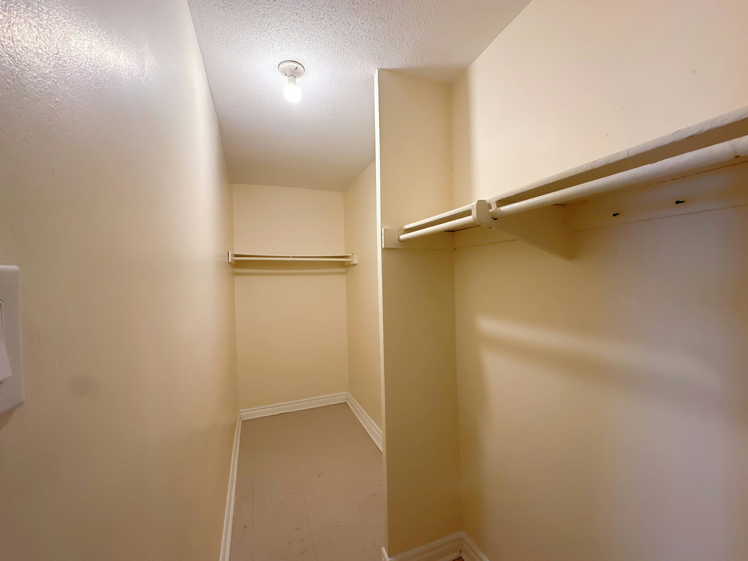 603-90 Paisley Boulevard West, Mississauga, ON, L5B 1E2