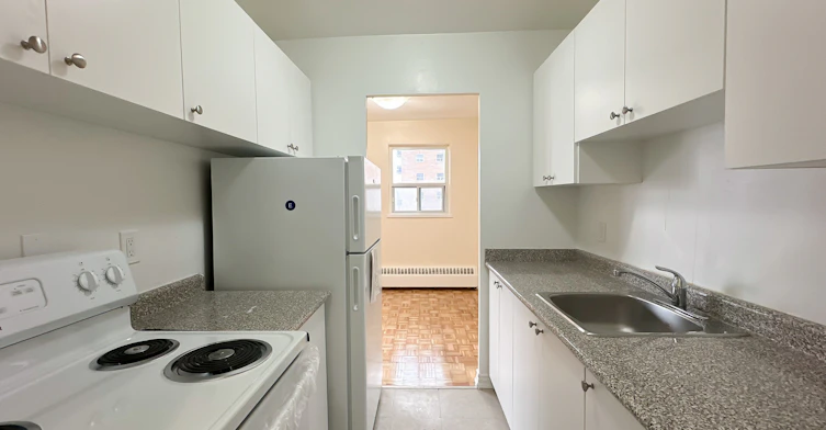 201-90 Paisley Boulevard West, Mississauga, ON, L5B 1E2 - 6