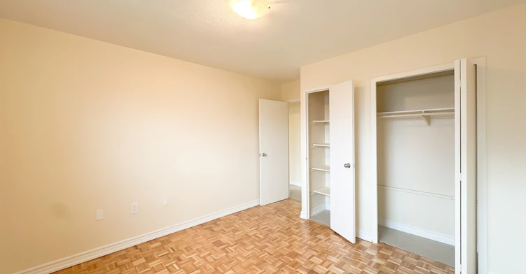 201-90 Paisley Boulevard West, Mississauga, ON, L5B 1E2 - 5