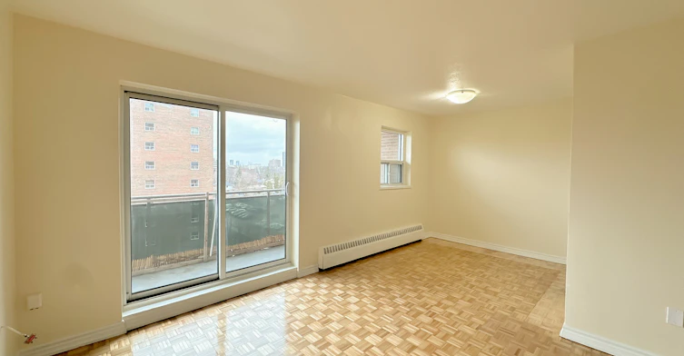 201-90 Paisley Boulevard West, Mississauga, ON, L5B 1E2 - 3