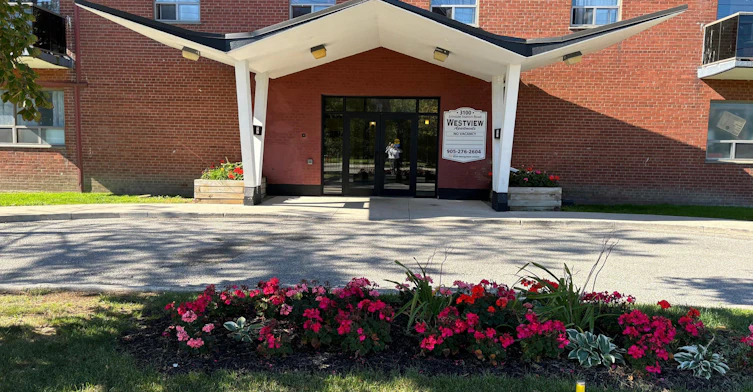 208-3100 Erindale Station Road, Mississauga, ON, L5C 1Y4 - 2